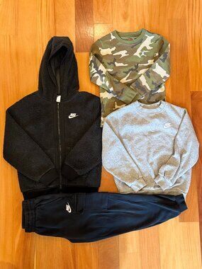 Boys Nike Lot Size Medium (Big Kids)